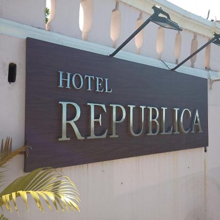 Hotel Republica パナジ エクステリア 写真