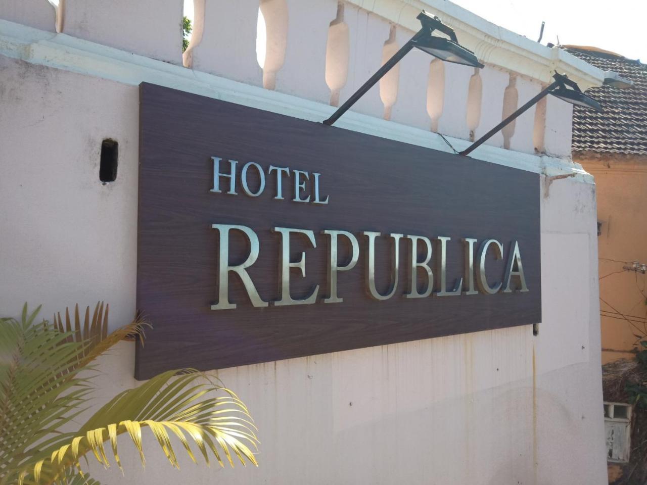 Hotel Republica パナジ エクステリア 写真